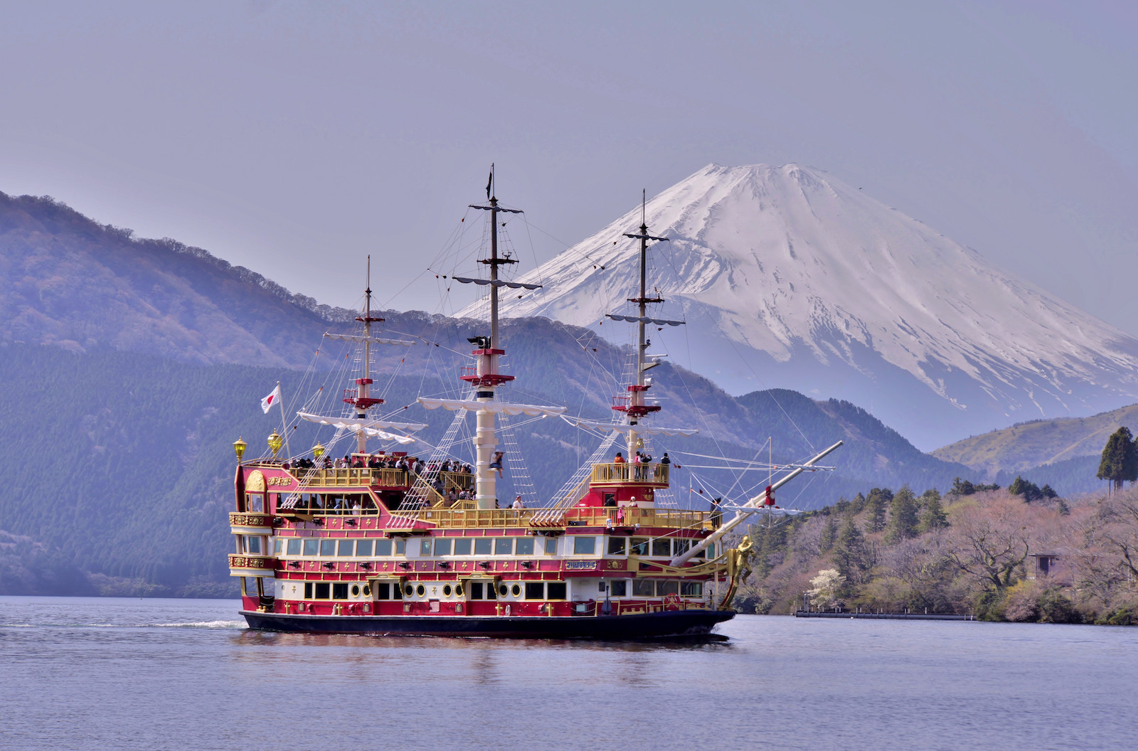 hakone sightseeing cruise