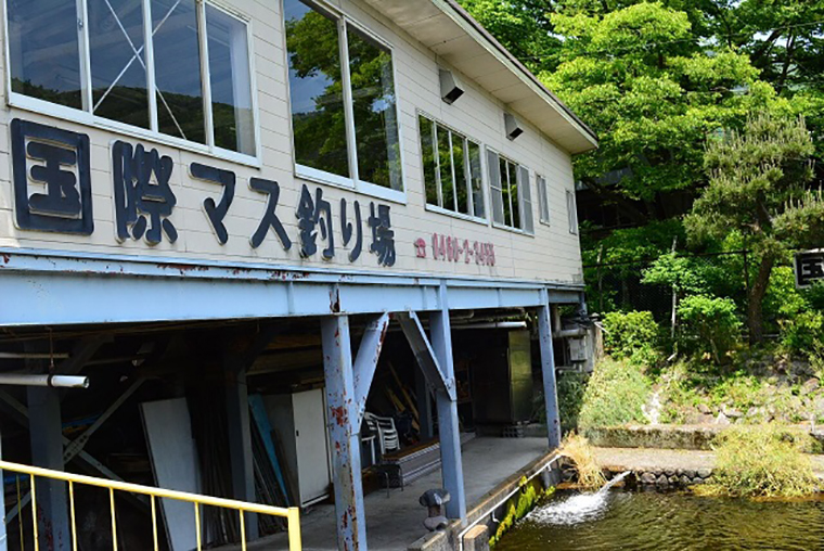 ”はこね宮城野国際ます釣場外観”