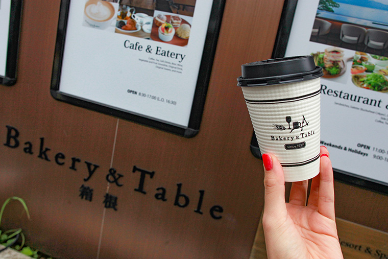 ”ロゴ入りコーヒーカップ”
