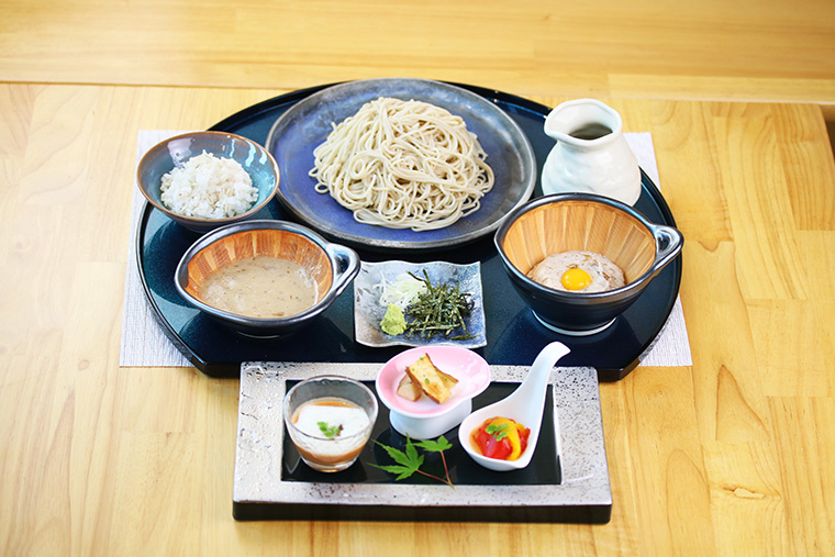 ”じねんじょとろろ蕎麦（冷・温）”