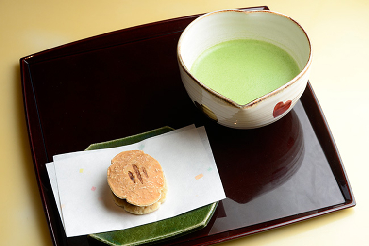 ちもとの御菓子とお茶のセット