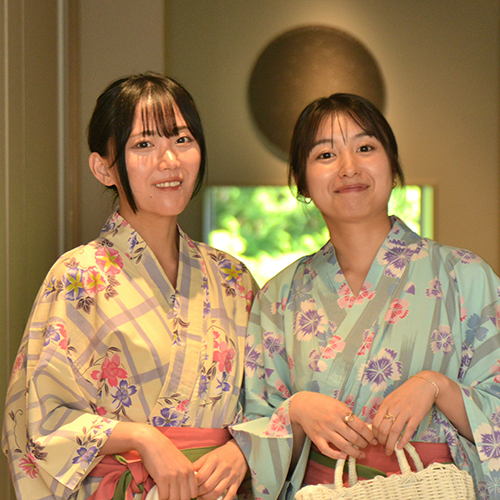 モデルのあこさんと会社員のまりさん