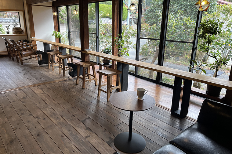 ”アメイズコーヒーハウス箱根内観”