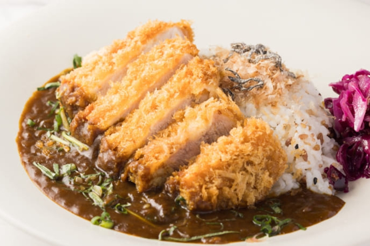”和豚もち豚のカツカレー”