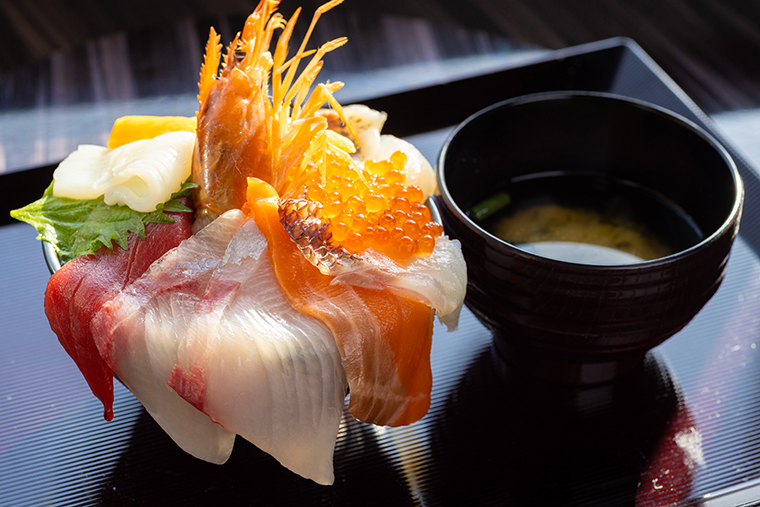 箱根海鮮丼 匠海　鮮彩り丼