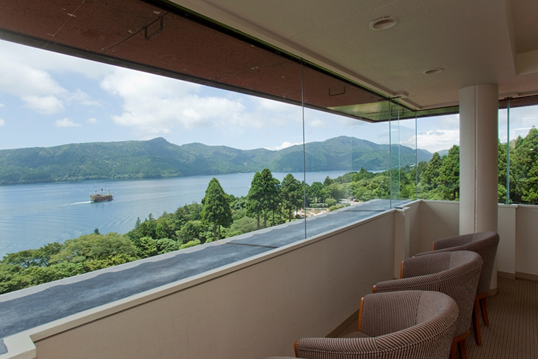 山のホテル展望室からの風景