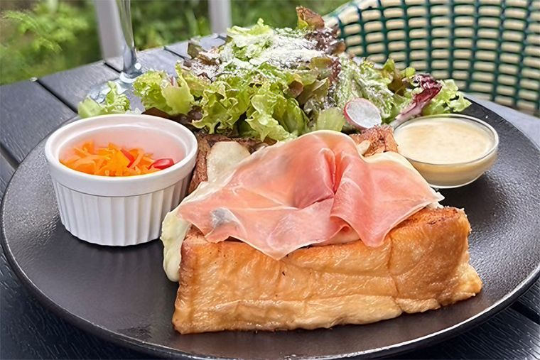 3種のキノコとハモンセラーノのフレンチトースト