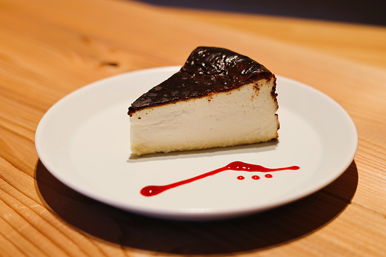 FUJIMI CAFE バスク風チーズケーキ