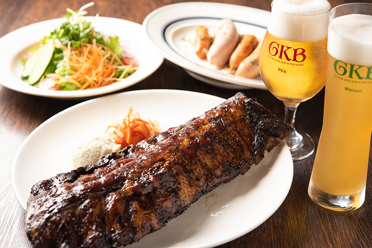 グランテーブル　食事とビール