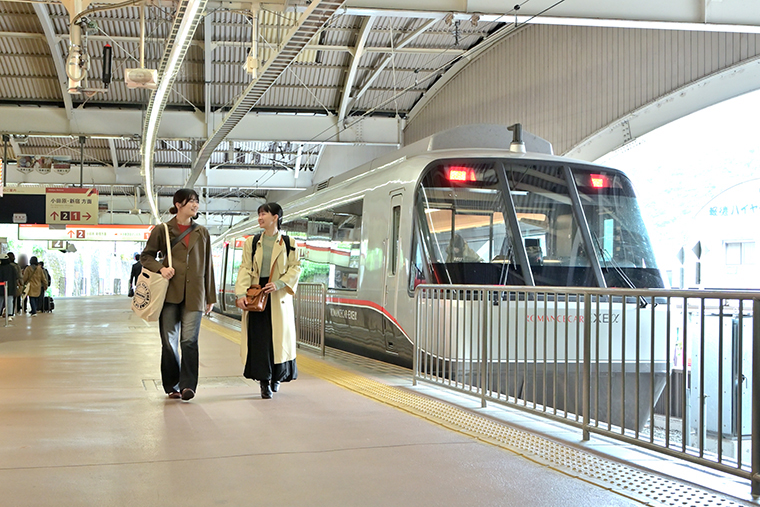 箱根湯本駅ホーム ロマンスカー