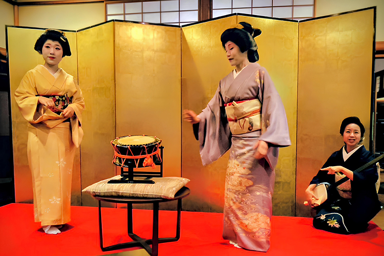 芸者カフェバー はな　お座敷遊び