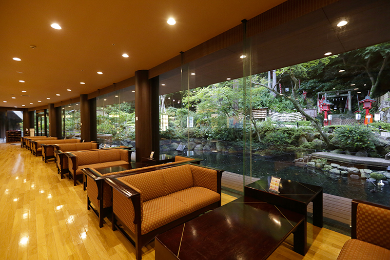 天成園 カフェ プルミエール 内観